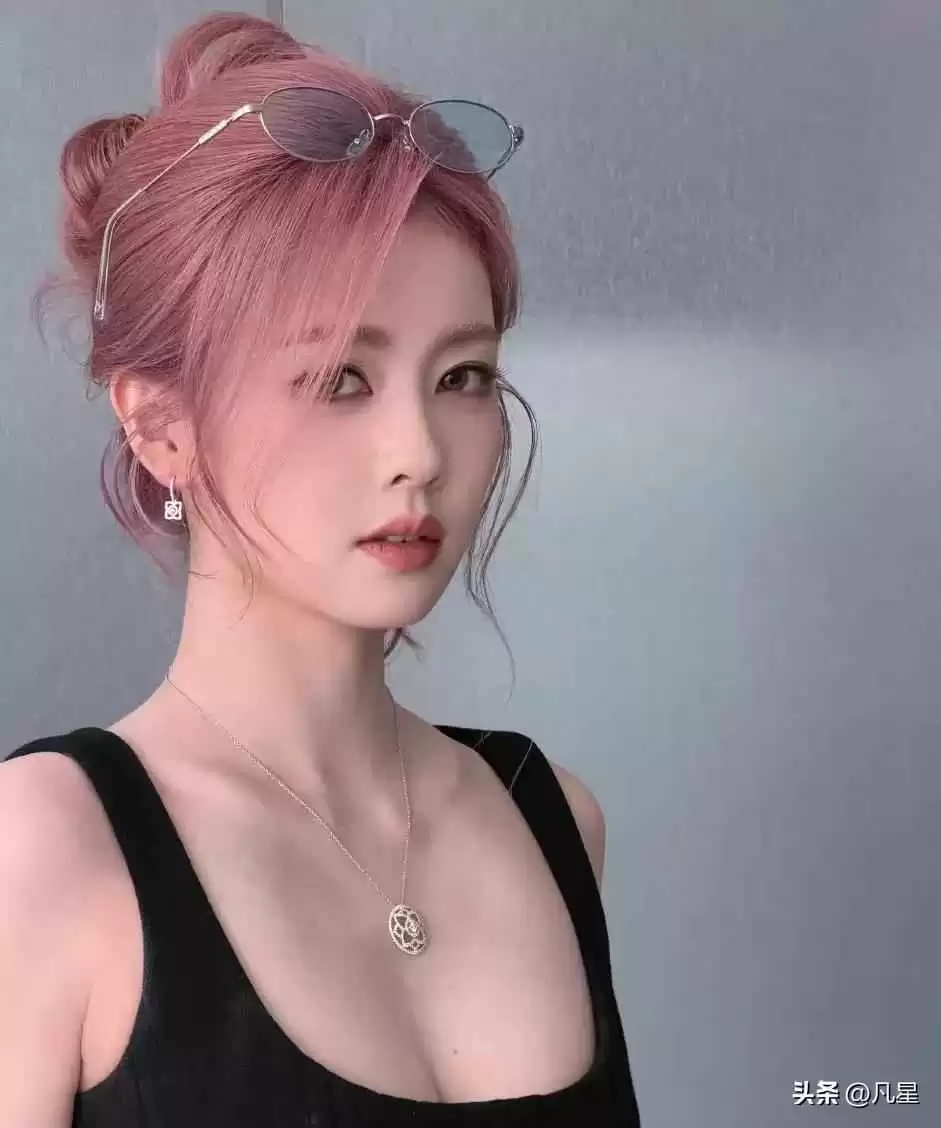 粉色头发穿搭宝典:白鹿的时尚造型大揭秘