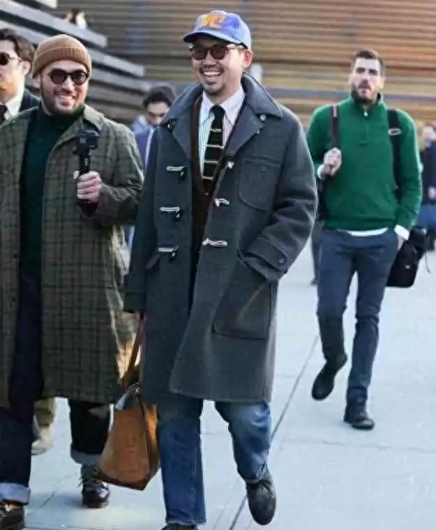 中老年男士冬季穿搭秘诀：帽子与亮色衣物的必要性，素人实例一看就懂