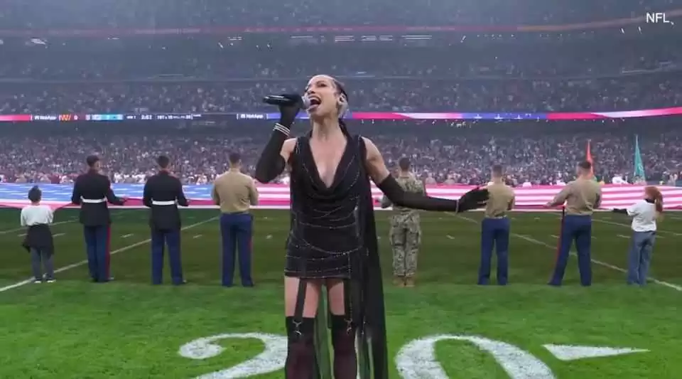 美国黑人时尚穿搭与着装争议:女歌手NFL球赛表演引爆话题