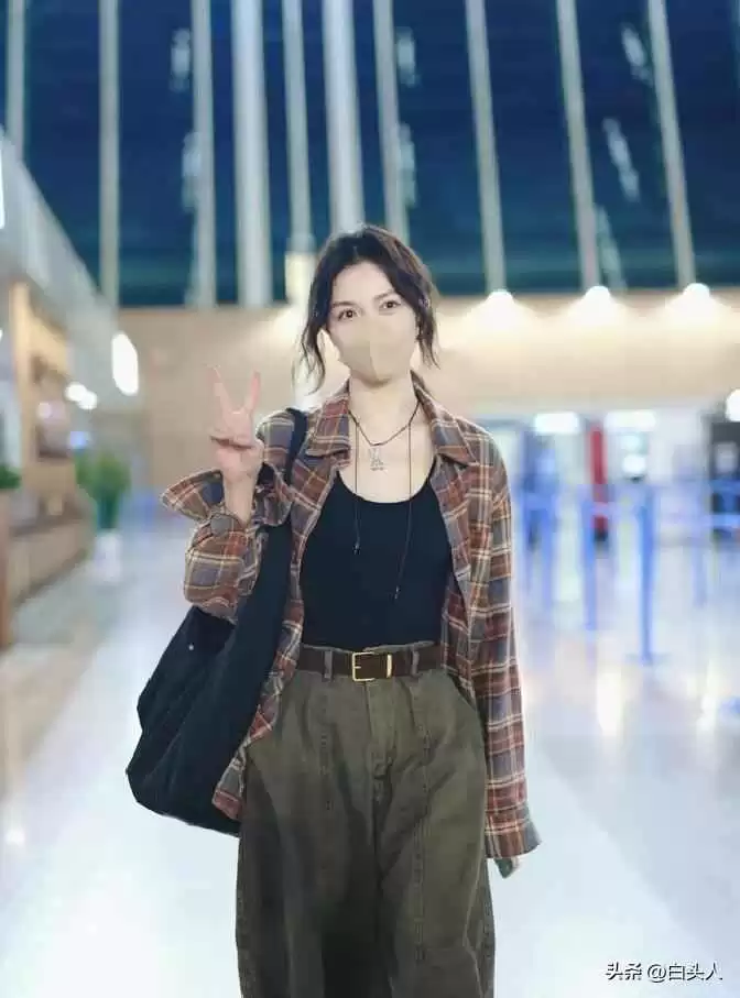 梨形身材救星!弯刀裤秋冬穿搭全攻略,胯宽腿粗一键隐形