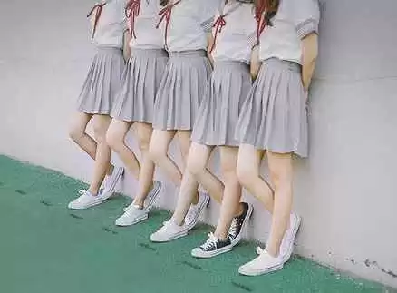 中学生校服穿衣搭配 天气这么冷,校服怎么穿?
