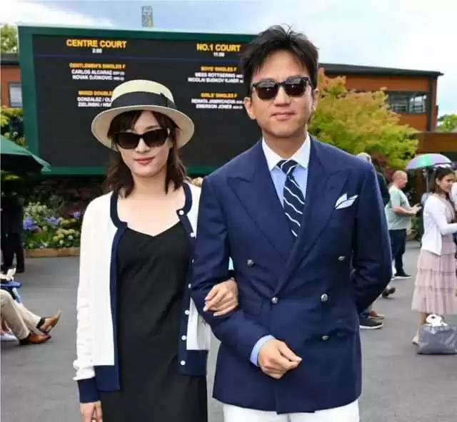 孙俪伦敦街拍时尚蜕变!英伦风穿搭高级感满分,女人打扮起来真惊艳