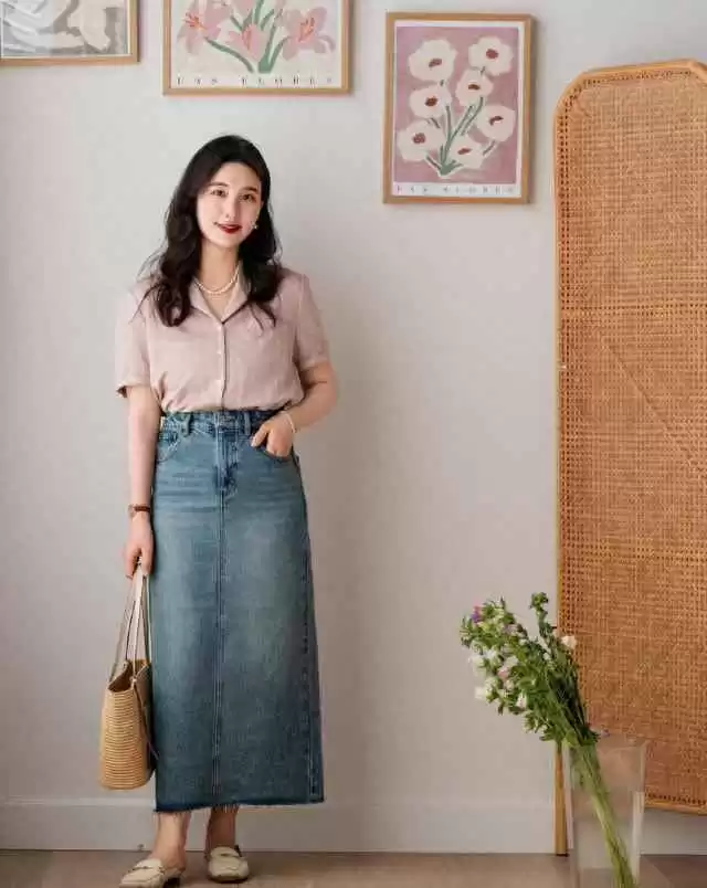 中年矮个女人穿衣搭配：真实穿搭技巧，利落大方不拉腿