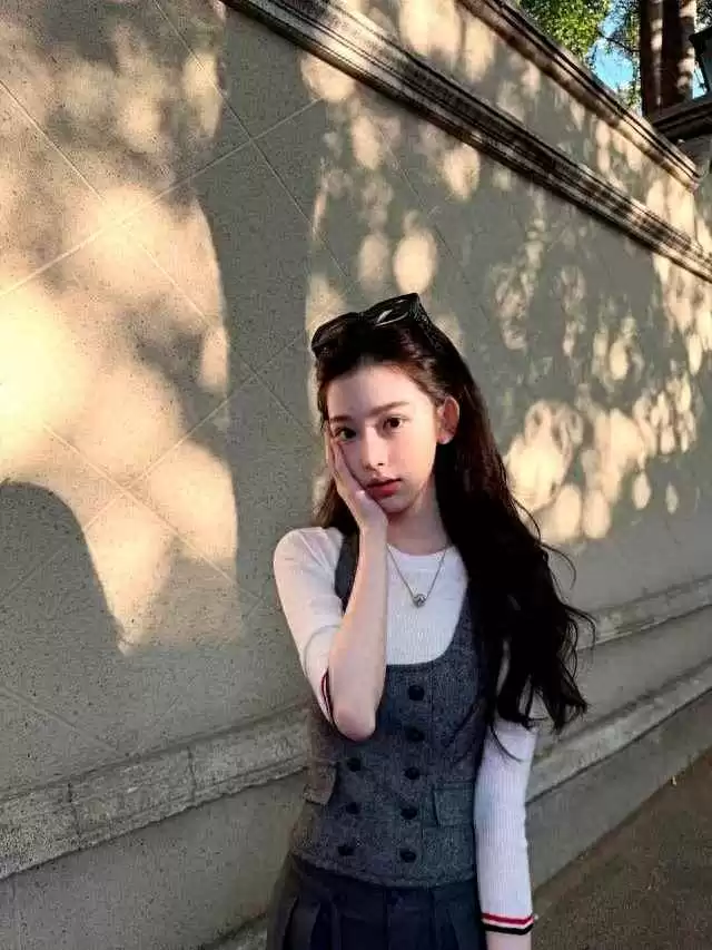 初秋学院风叠穿秘诀：减龄10岁，时髦不装嫩