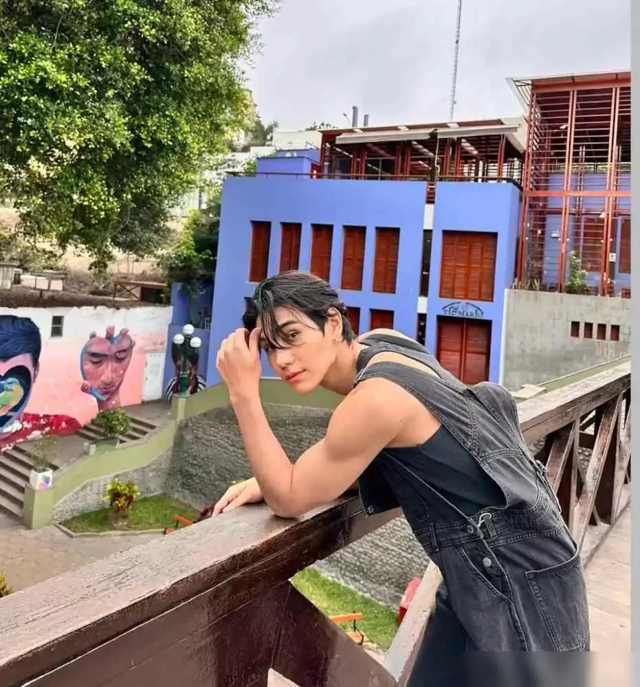 男生夏季穿搭秘籍:黑色裤子+任意上衣,高个子男生的万能公式!