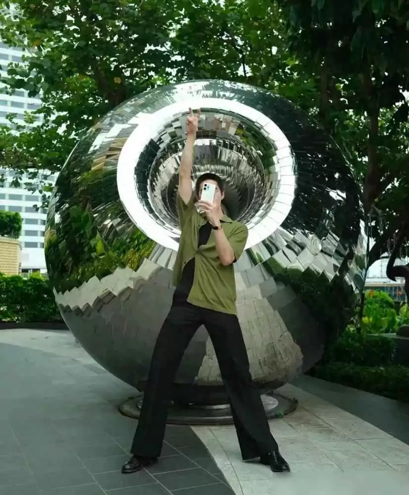 男生夏季穿搭秘籍:黑色裤子+任意上衣,高个子男生的万能公式!