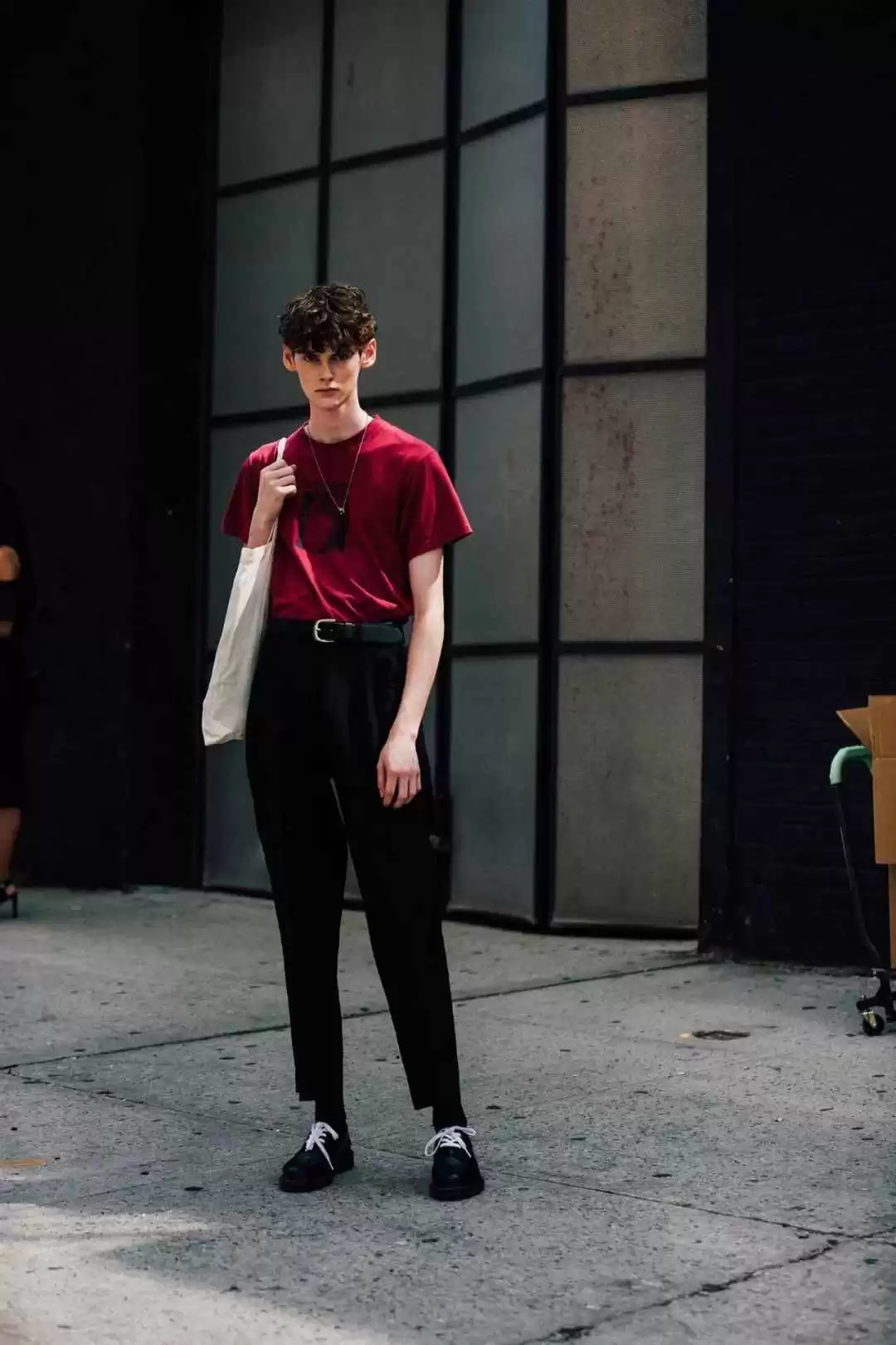 瘦人穿搭全攻略:告别“弱鸡”感,轻松提升形象魅力 瘦人穿搭全攻略:告别“弱鸡”感,轻松提升形象魅力