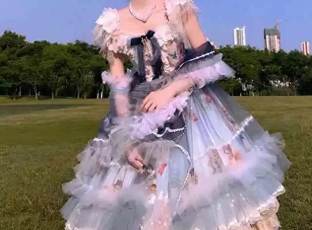 大学女生穿衣风格引热议:洛丽塔裙报到事件背后的思考 大学女生穿衣风格引热议:洛丽塔裙报到事件背后的思考