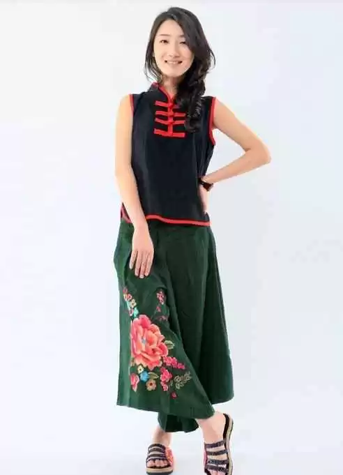 告别闷热，2025夏日“新中式”穿搭：清凉感与东方美学的完美平衡