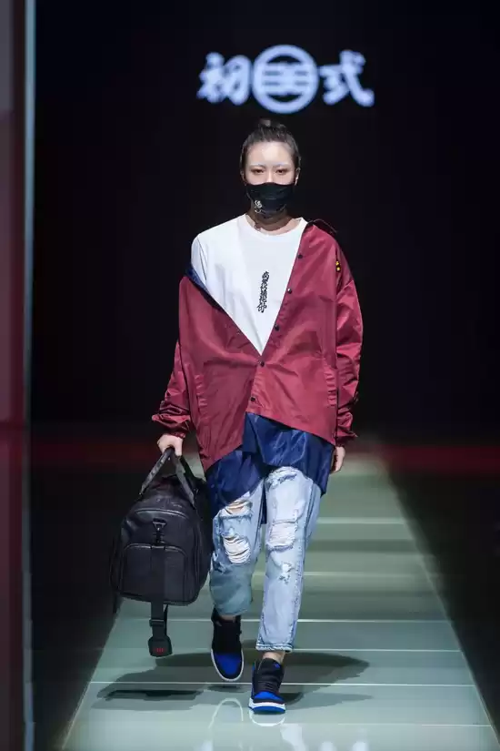 潮牌江湖新势力:硬派中国风如何让Z世代为“初 中式潮牌”狂热买单