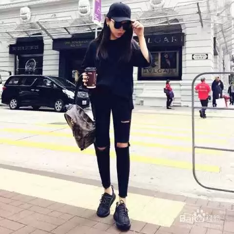 再也不愁牛仔裤怎么搭 这些上衣方案让你一周不重样