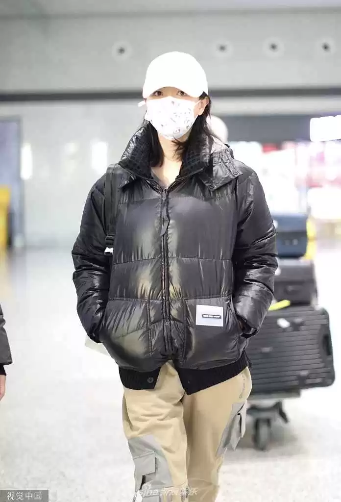 冬日黑色棉服搭裤子全攻略 穿出时髦不撞衫