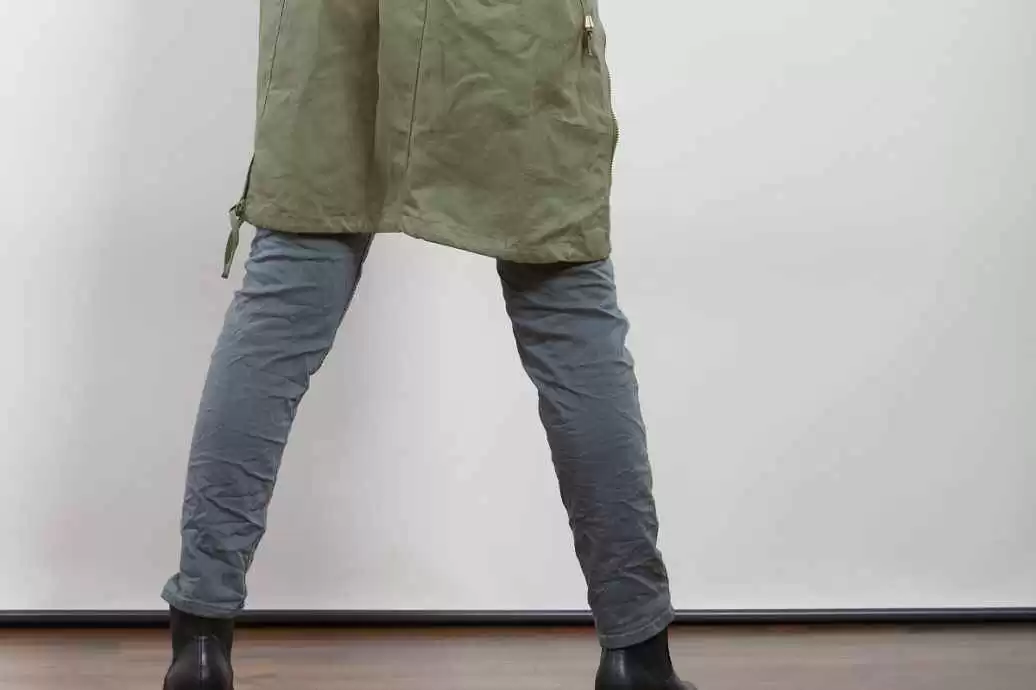 冲锋裤别总搭运动衫 这些上衣思路让你时髦翻倍