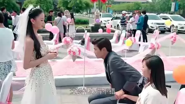 别再让婚礼变“社死”现场 男生穿对西装其实就一招 别再让婚礼变“社死”现场 男生穿对西装其实就一招