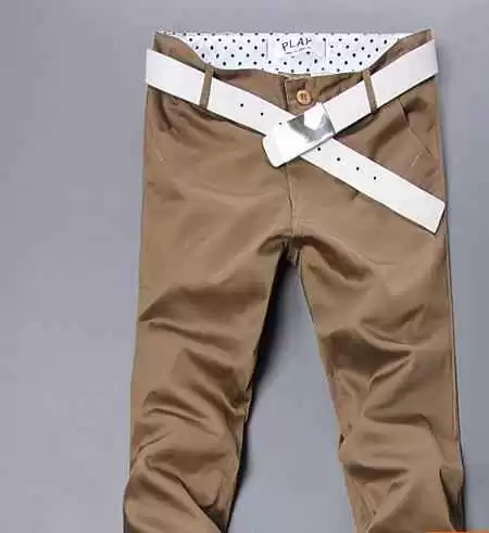 卡其色裤子配上衣颜色搭配指南 卡其色裤子配上衣颜色搭配指南