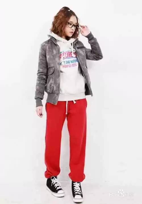 卫衣穿搭真经 告别路人感这些搭配思路让你时髦出街