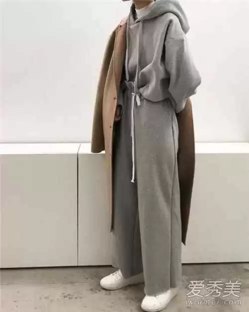 卫衣穿搭真经 告别路人感这些搭配思路让你时髦出街 卫衣穿搭真经 告别路人感这些搭配思路让你时髦出街