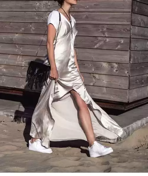 吊带裙里面穿啥子内衣才不得尴尬?这份超全攻略让你美翻整个夏天 吊带裙里面穿啥子内衣才不得尴尬?这份超全攻略让你美翻整个夏天