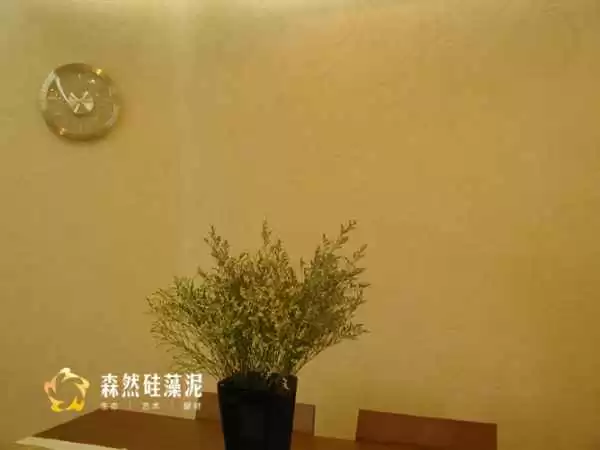 土灰色搭配妙招 穿出你的独特风格