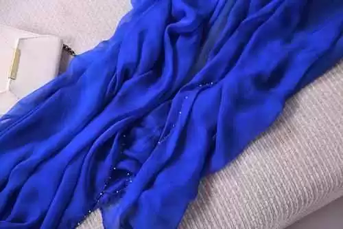 宝蓝色配色全攻略 这么搭配让你又美又高级