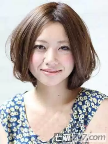 宽脸型发型挑选指南 轻松修饰脸型展现精致轮廓