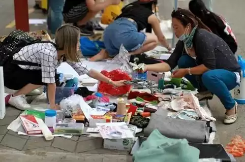 摆地摊卖啥子好 这些爆款商品让你日进斗金