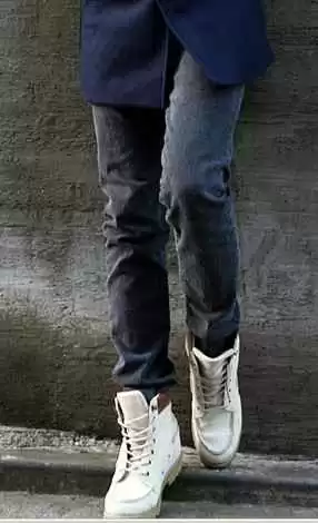 深蓝色牛仔裤配啥鞋子?看这一篇就够了
