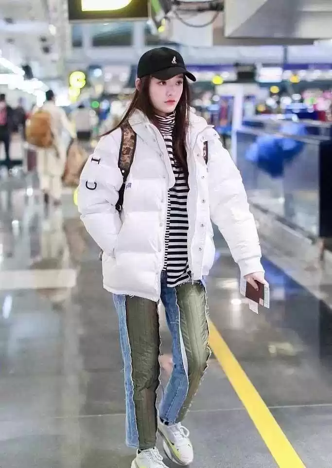白色羽绒服搭配裤子终极指南让你时尚出街 白色羽绒服搭配裤子终极指南让你时尚出街