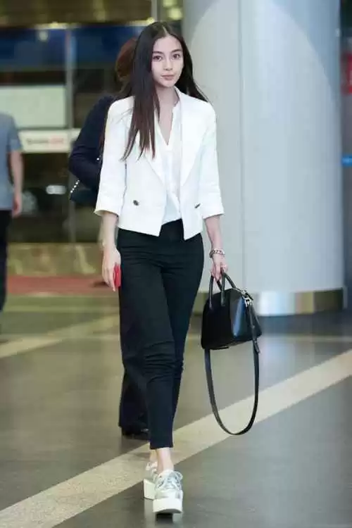 白色衬衣配裤子秘诀看这篇就够