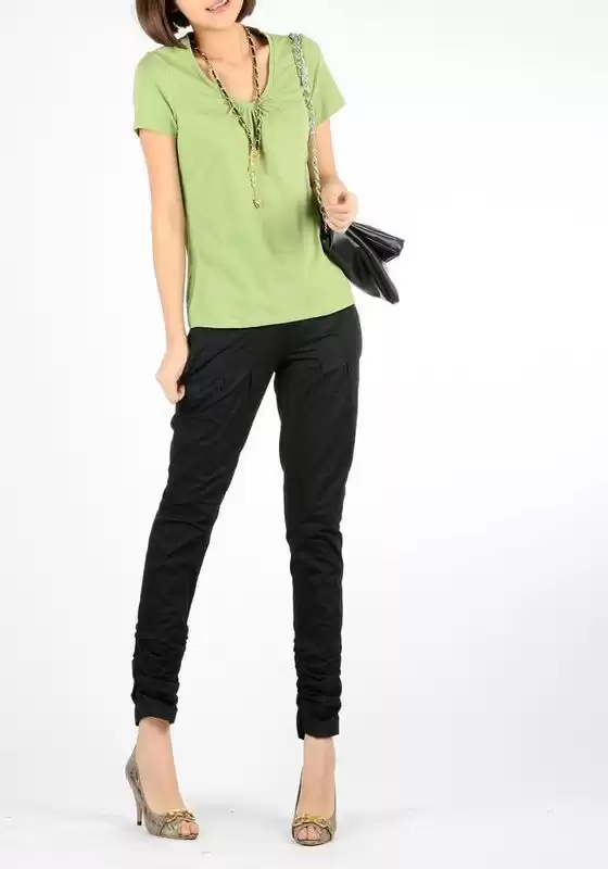 绿色卫衣搭配裤子全攻略 从颜色到风格一次掌握 绿色卫衣搭配裤子全攻略 从颜色到风格一次掌握