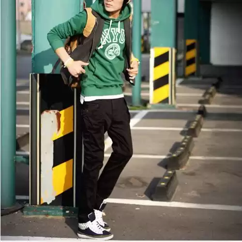 绿色卫衣搭配裤子全攻略 从颜色到风格一次掌握 绿色卫衣搭配裤子全攻略 从颜色到风格一次掌握