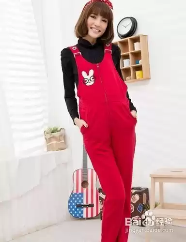 红色裤子搭配全攻略 这样穿时髦又显白