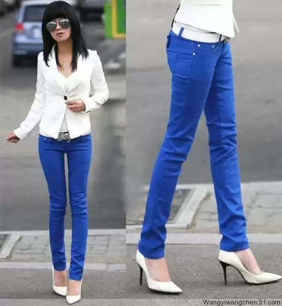 蓝色上衣的万能搭配指南 穿出你的风格与气场 蓝色上衣的万能搭配指南 穿出你的风格与气场