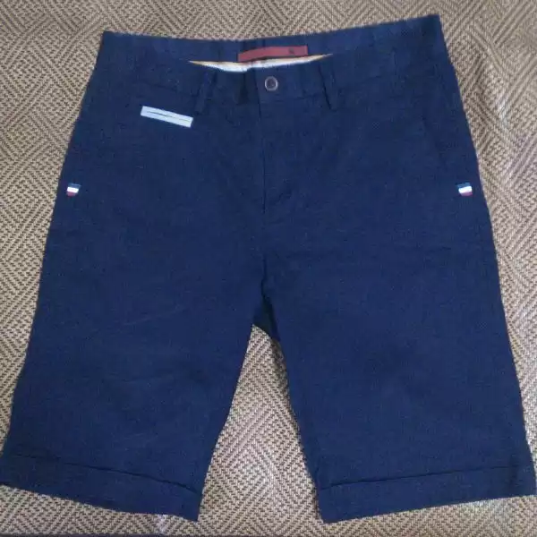 藏蓝色裤子配啥上衣才不显老气 三种思路让你穿出高级感