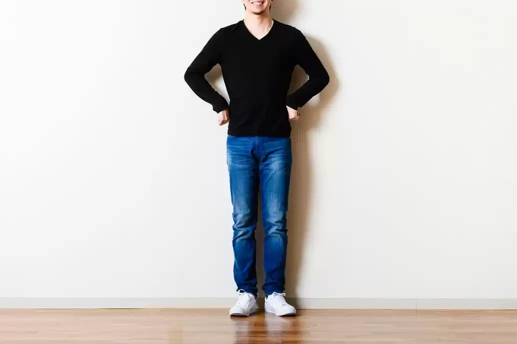 衬衫内搭的时髦智慧 巧妙叠穿告别臃肿尴尬