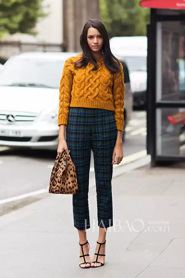针织上衣配裤子 这些穿搭思路让你从初秋美到深冬