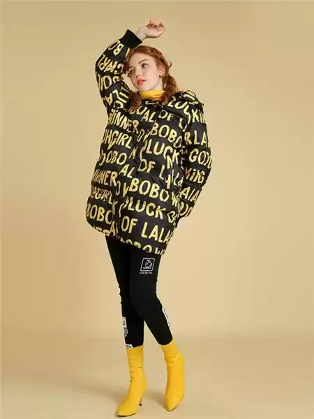 那只让全球排队尖叫的毛绒小怪兽究竟啥来头