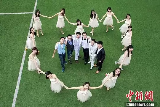 青春定格术:毕业照穿搭全攻略,让你在人群中脱颖而出 青春定格术:毕业照穿搭全攻略,让你在人群中脱颖而出