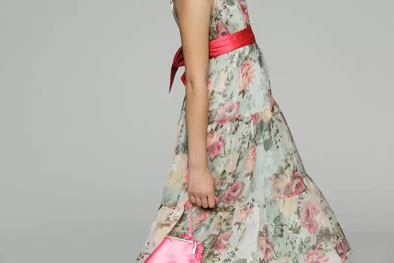 长款牛仔裙上衣搭配全攻略 长款牛仔裙上衣搭配全攻略