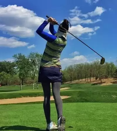 高尔夫球场穿衣图鉴：从规矩入门到风格玩家