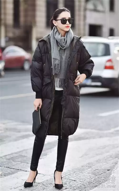 黑羽绒服配什么裤子才好看？这份搭配指南让你温暖又时髦