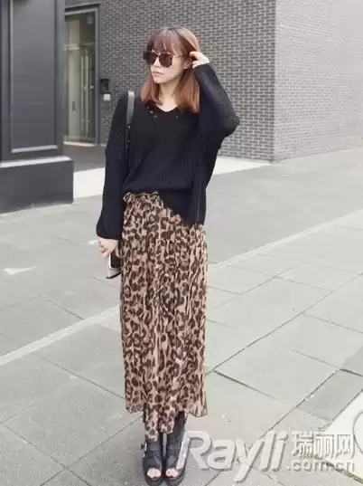 黑色长裙外套搭配指南，穿出你的风格