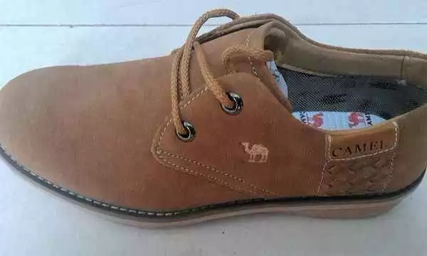 土黄色裤子穿搭攻略 告别土气变身时尚达人 土黄色裤子穿搭攻略 告别土气变身时尚达人