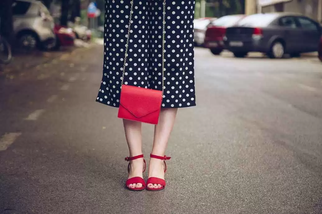 夏日氧气感穿搭指南 绿色上衣与裙装的绝妙配色方案 夏日氧气感穿搭指南 绿色上衣与裙装的绝妙配色方案