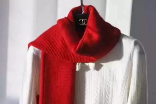 天冷脖子别光着 这些围脖牌子暖到心坎里 天冷脖子别光着 这些围脖牌子暖到心坎里