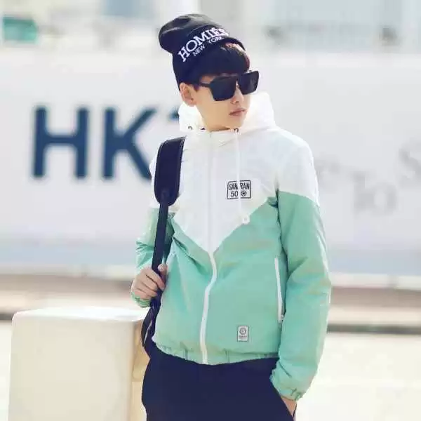 天蓝色裤子搭配上衣全攻略 穿出清爽高级感