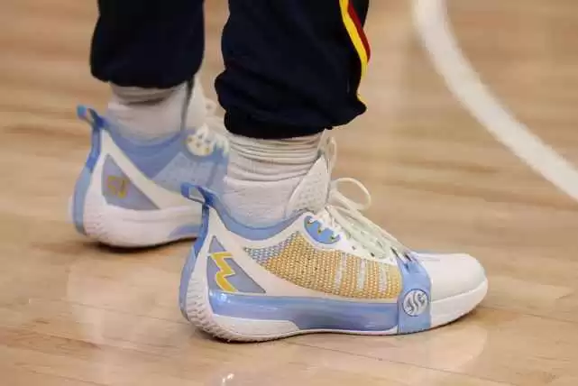 安踏跑鞋选购指南 从通勤到赛场总有一款适合你