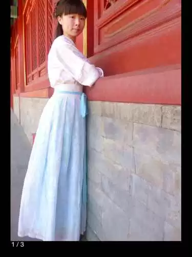 小麦色皮肤穿搭颜色秘诀大公开