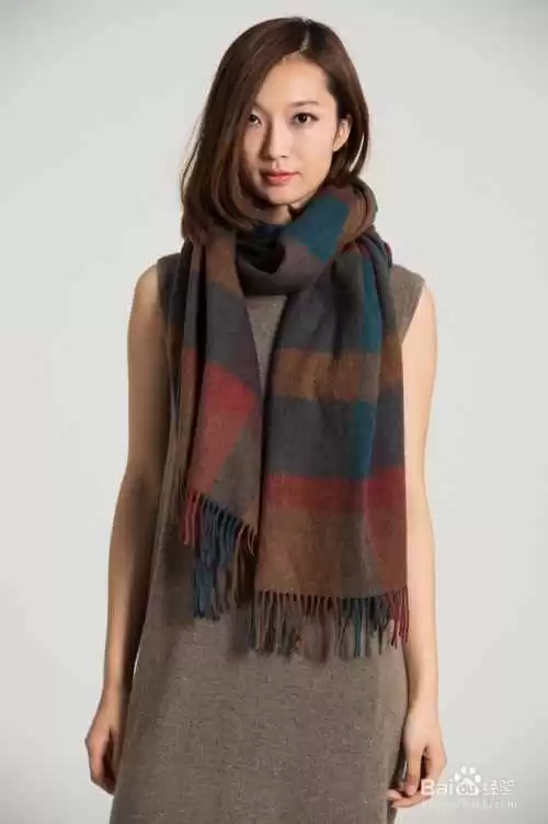 披肩内搭全攻略 穿对里面才是真时髦