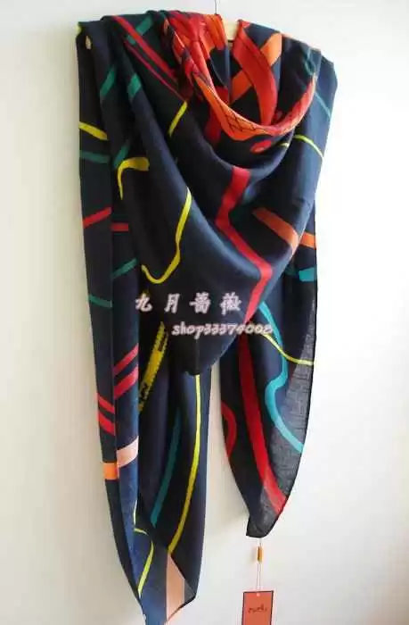 挑对围巾颜色让你美出新高度